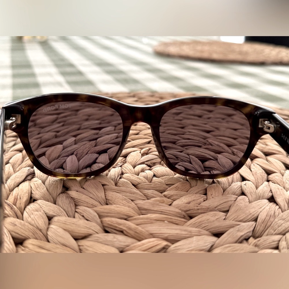 Tom Ford TF530 Photochromatic Sunglasses / Dark Havana Frame with Rose Lenses - Picture 2 of 5
